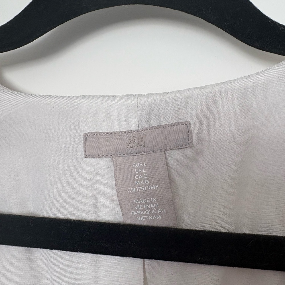 H&M Cream Button-Up Vest - Picture 3 of 4